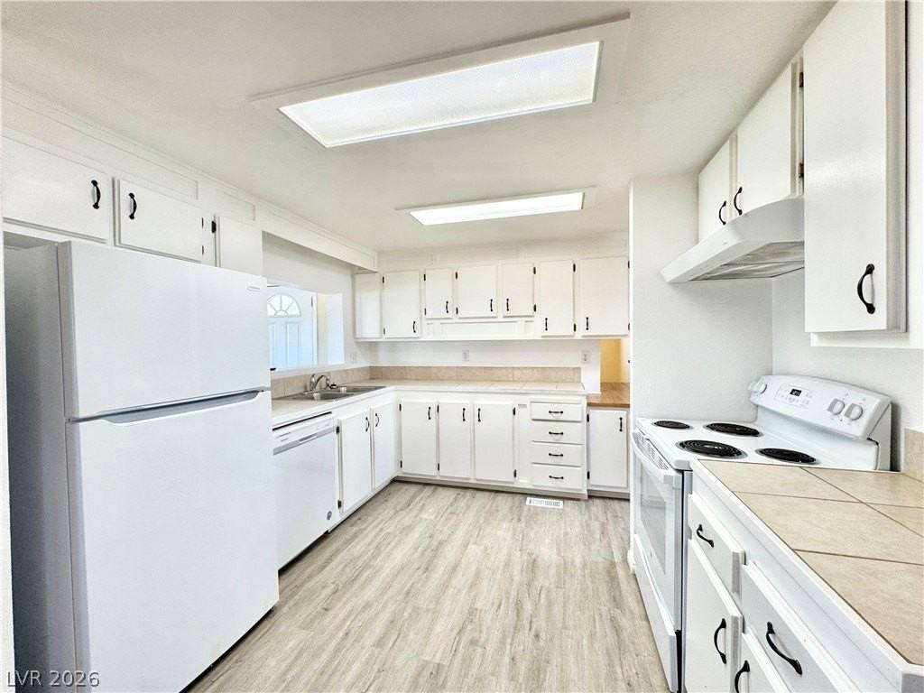 770 Banjo St - Photo 4 of 14