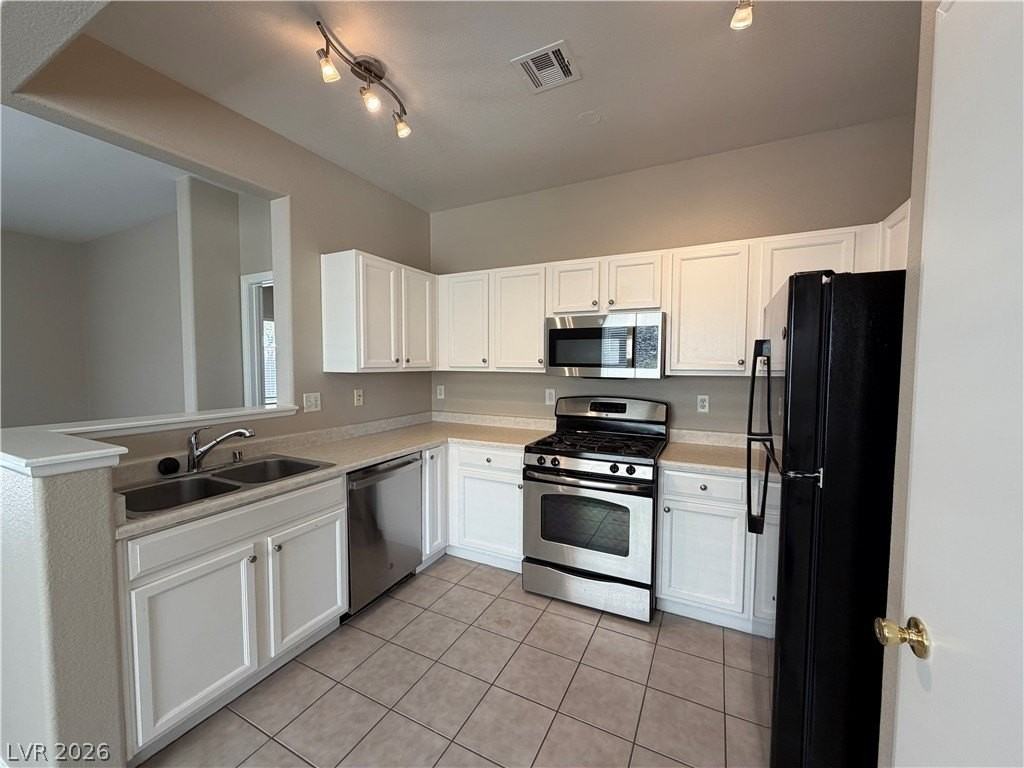 10975 Pumpkin Ridge Ave - Photo 2 of 13