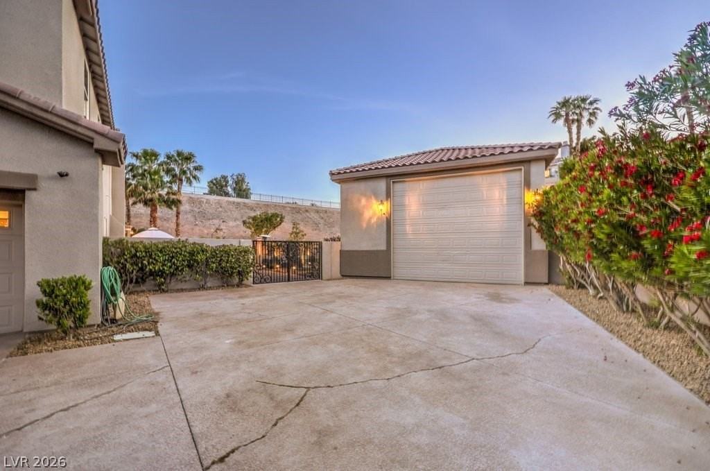 2849 Soaring Peak Ave - Photo 3 of 50
