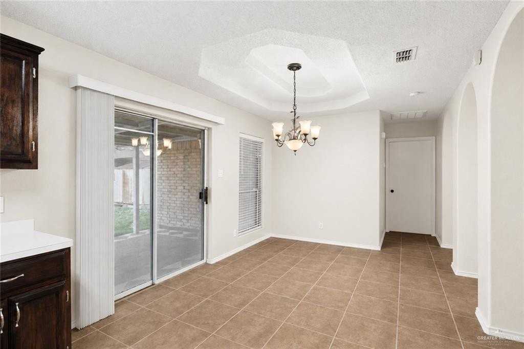 3413 Yucca Ave - Photo 4 of 11