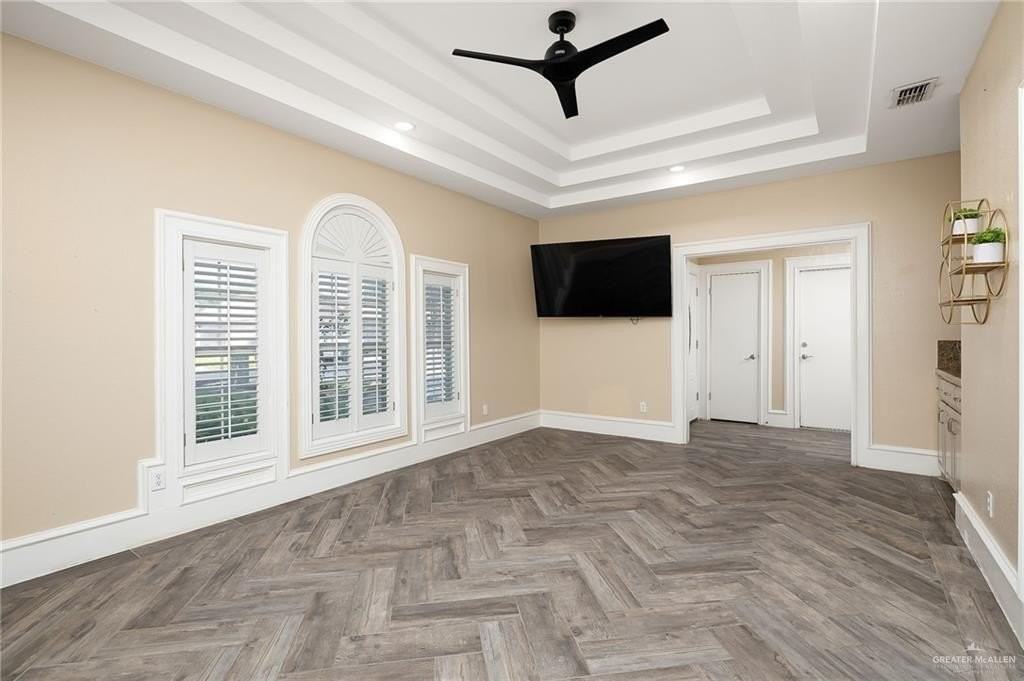 413 E Wisteria Ave - Photo 2 of 19