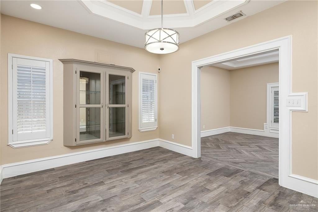 413 E Wisteria Ave - Photo 4 of 19
