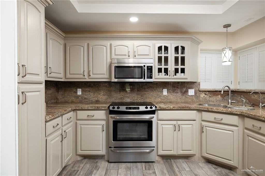 413 E Wisteria Ave - Photo 6 of 19