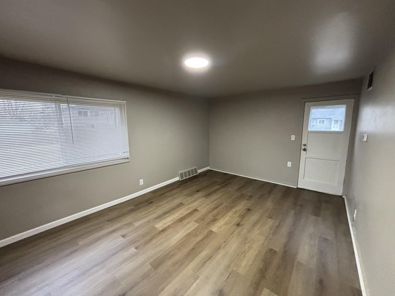 31807 Tuscola Ct - Photo 5 of 9