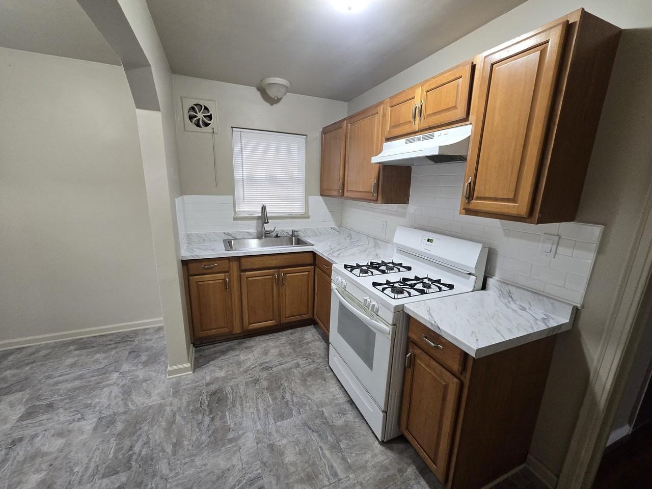 6109 Farmbrook St - Photo 3 of 17