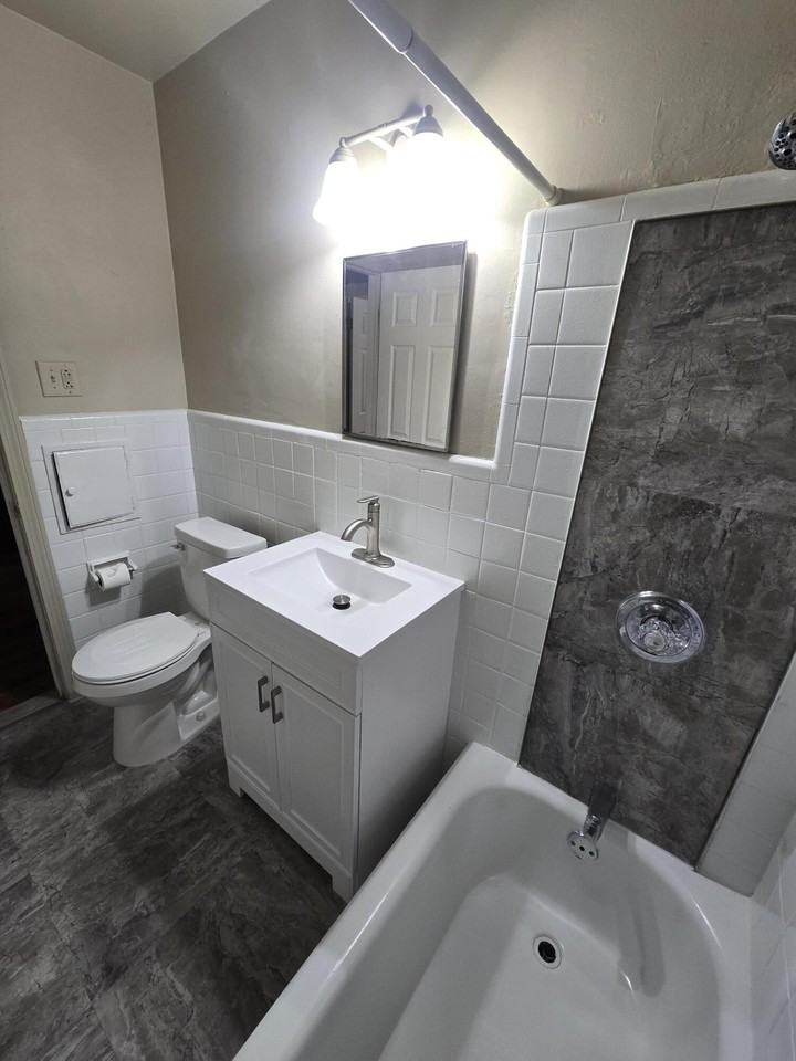 6109 Farmbrook St - Photo 5 of 17