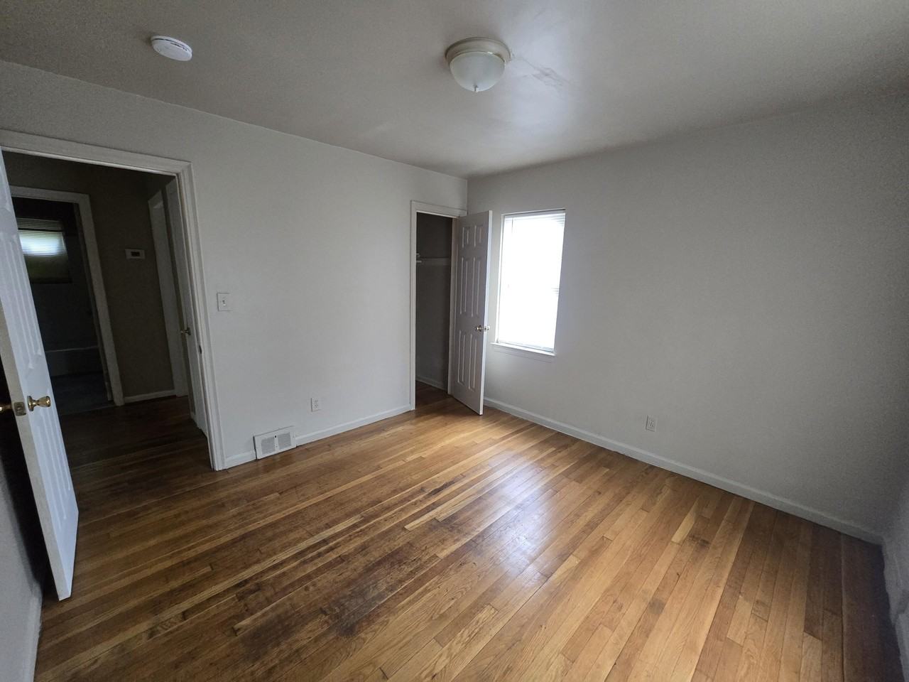 6109 Farmbrook St - Photo 7 of 17