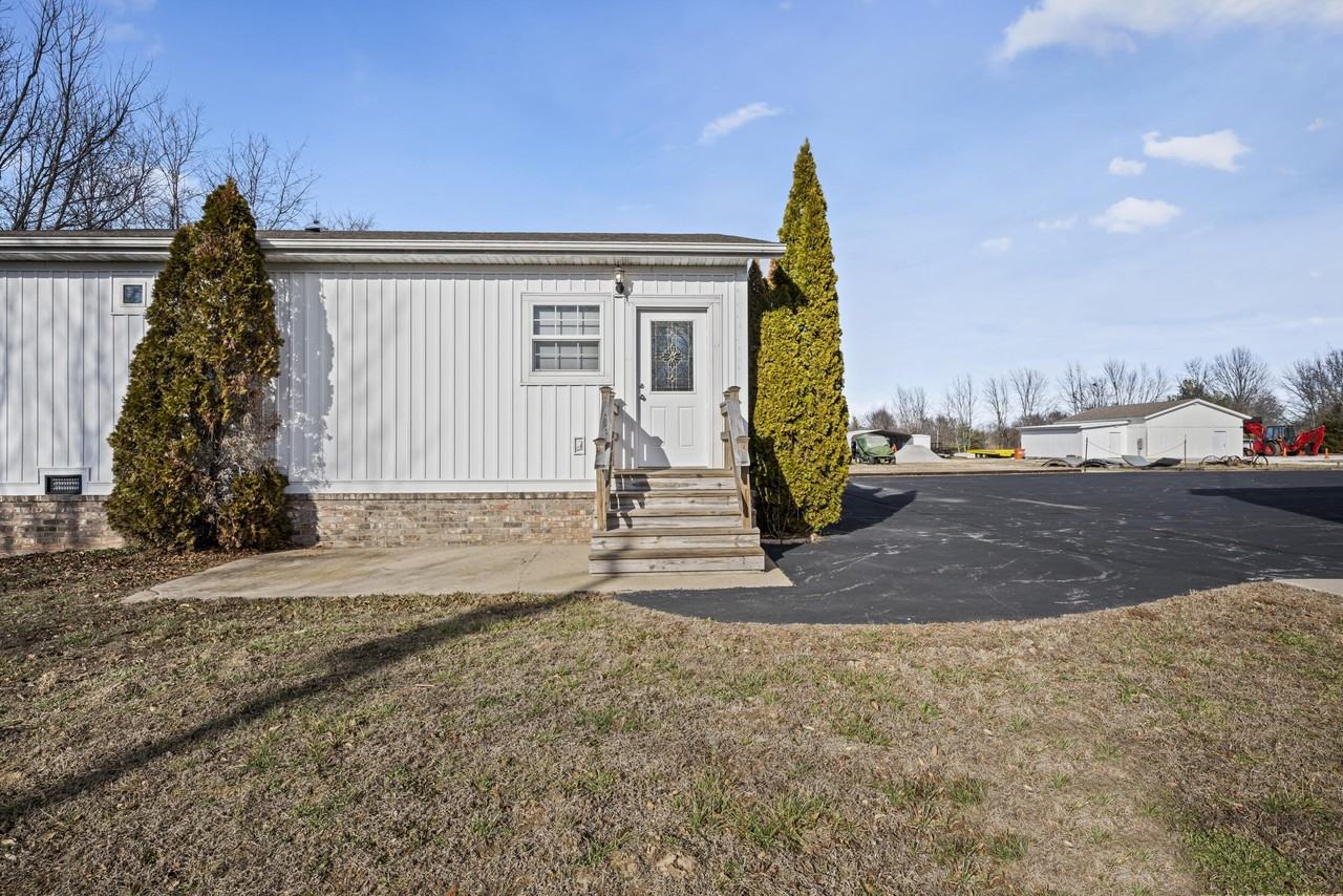 1543 S Tuscany Ct - Photo 3 of 18
