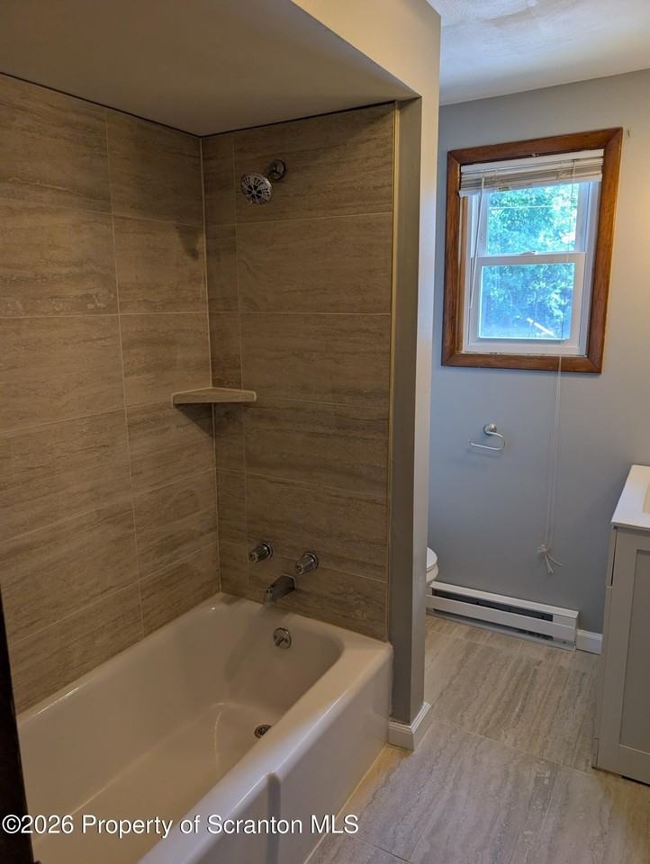 118 1/2 Broad St - Photo 4 of 12