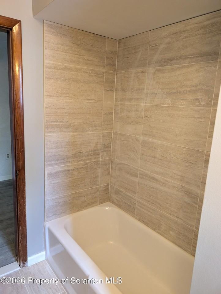 118 1/2 Broad St - Photo 6 of 12
