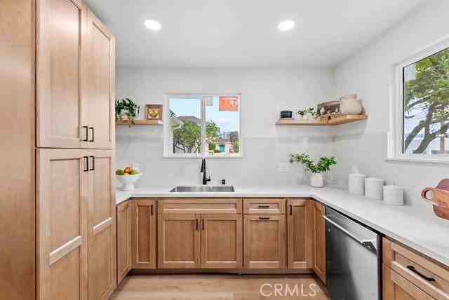 1421 E Norwood Pl - Photo 5 of 7