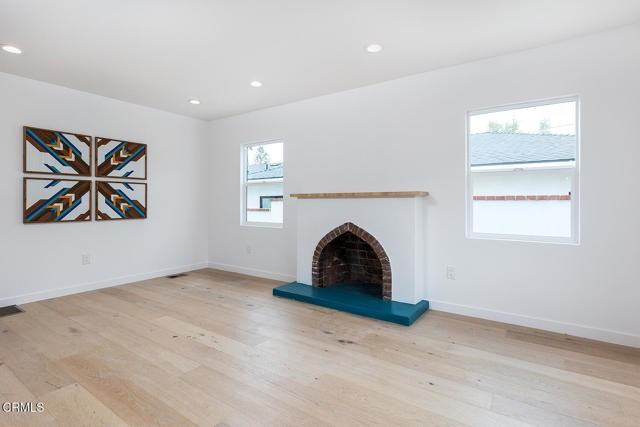 180 W Harriet St - Photo 2 of 8