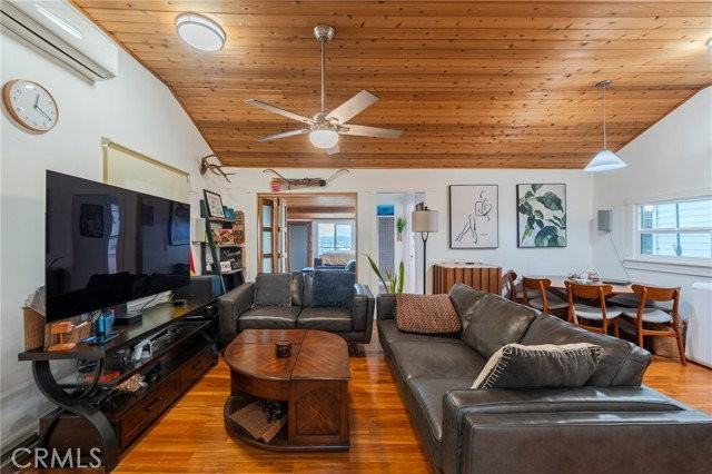 526 Crane Blvd - Photo 2 of 8