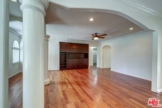 15601 Morrison St - Photo 3 of 8