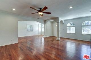 15601 Morrison St - Photo 4 of 8