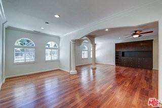 15601 Morrison St - Photo 5 of 8