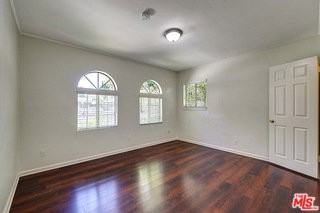 15601 Morrison St - Photo 6 of 8