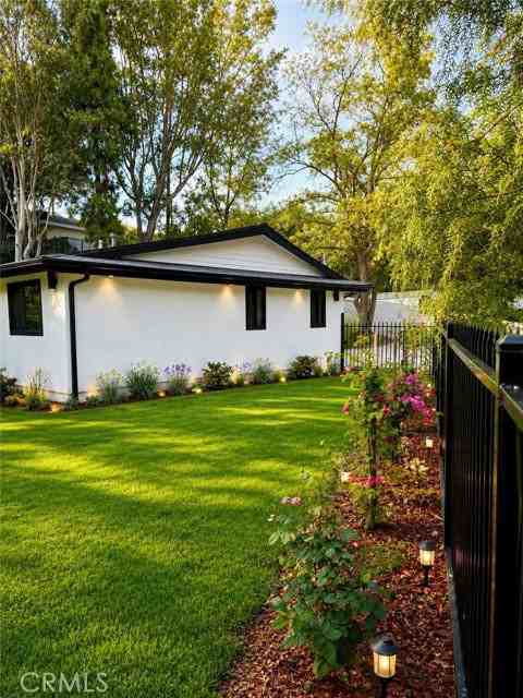 5703 Mcdonie Ave - Photo 3 of 8