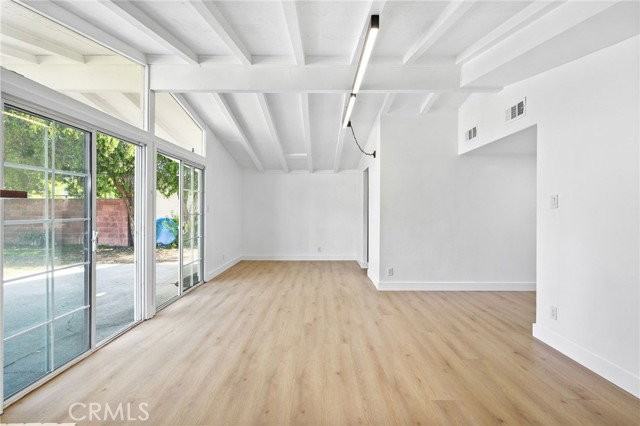 20321 Hamlin St - Photo 5 of 8