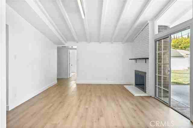 20321 Hamlin St - Photo 7 of 8