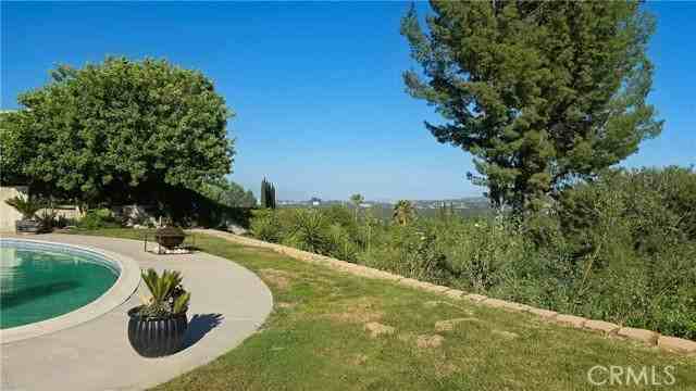 5966 Rod Ave - Photo 2 of 8
