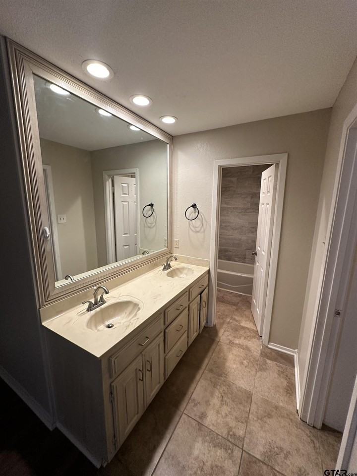 1600 Timber Creek Dr - Photo 7 of 33