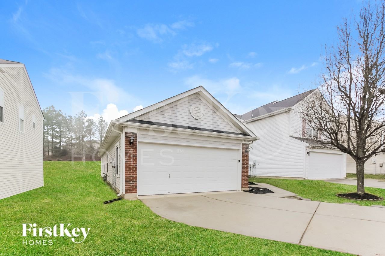 7307 Woodbourne Ln - Photo 3 of 16