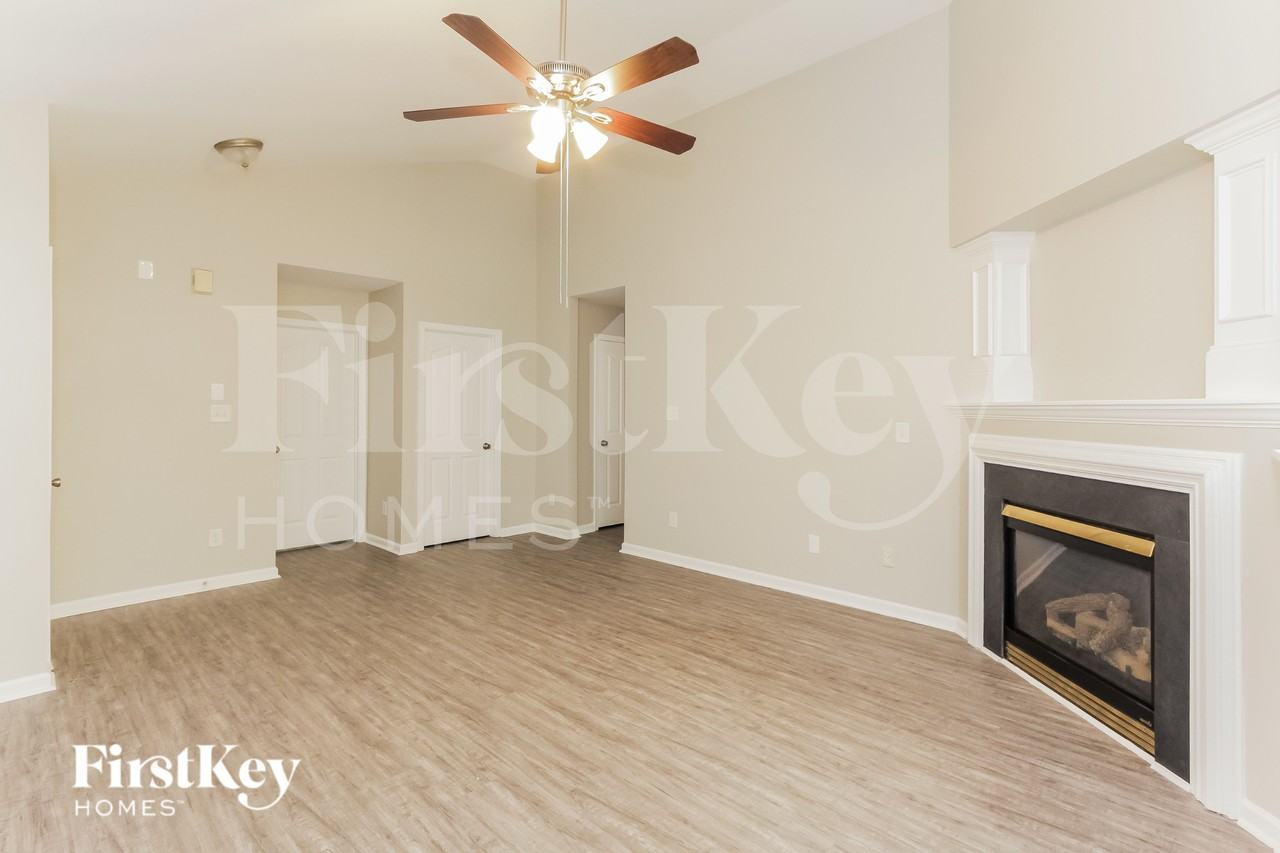 7307 Woodbourne Ln - Photo 5 of 16