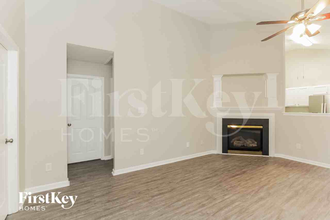7307 Woodbourne Ln - Photo 6 of 16