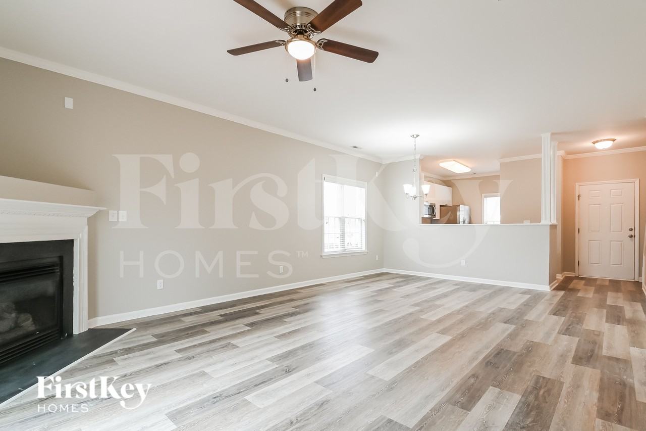 2209 Castle Pines Dr - Photo 3 of 15