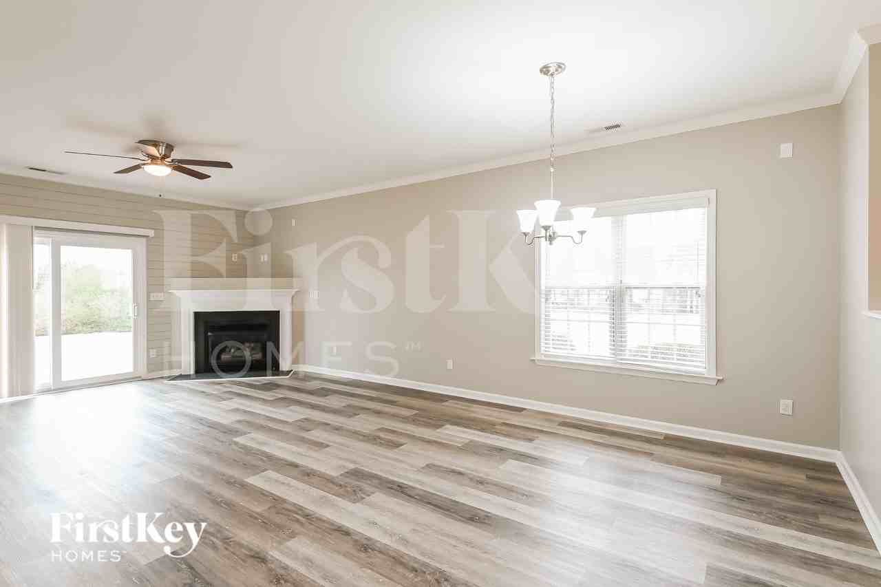 2209 Castle Pines Dr - Photo 4 of 15