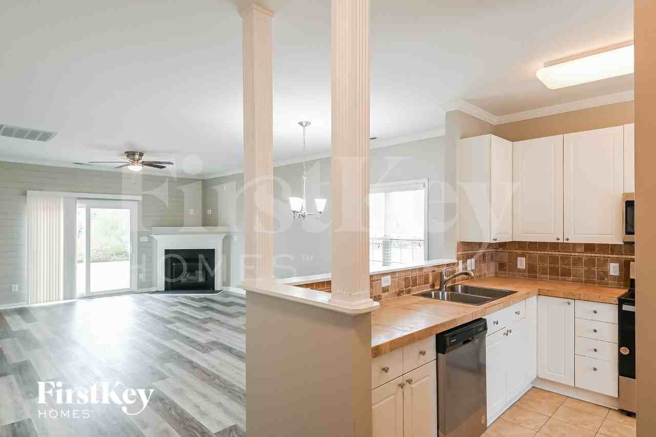 2209 Castle Pines Dr - Photo 5 of 15