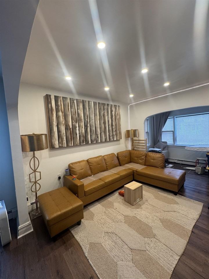 162 W 9th St #1 - Photo 2 of 10