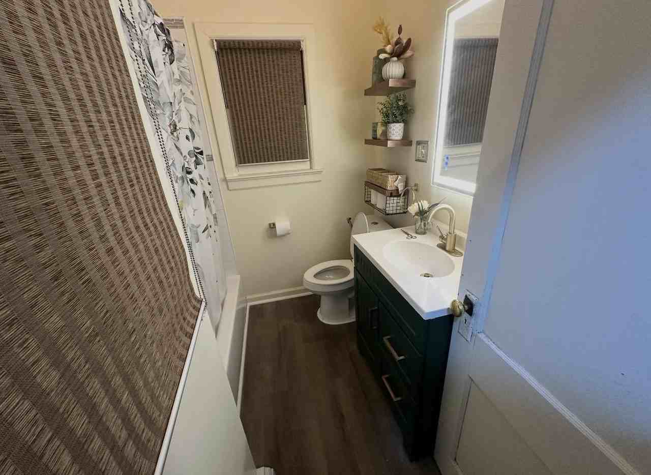 162 W 9th St #1 - Photo 6 of 10