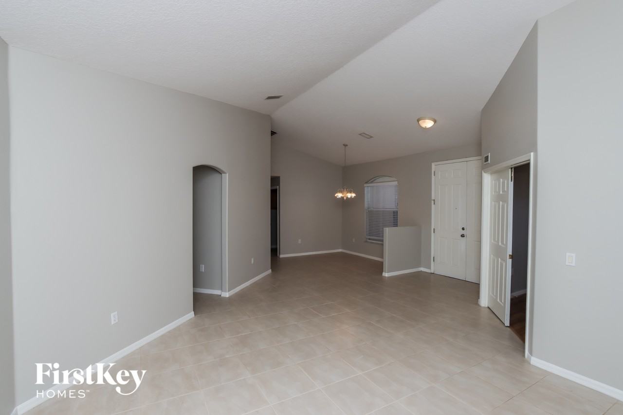 1347 Armory Dr Ne - Photo 3 of 15