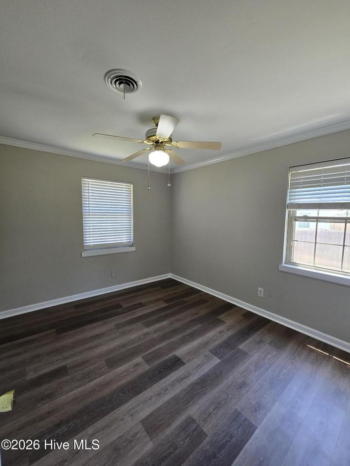 1805 Castleton Ct - Photo 2 of 19