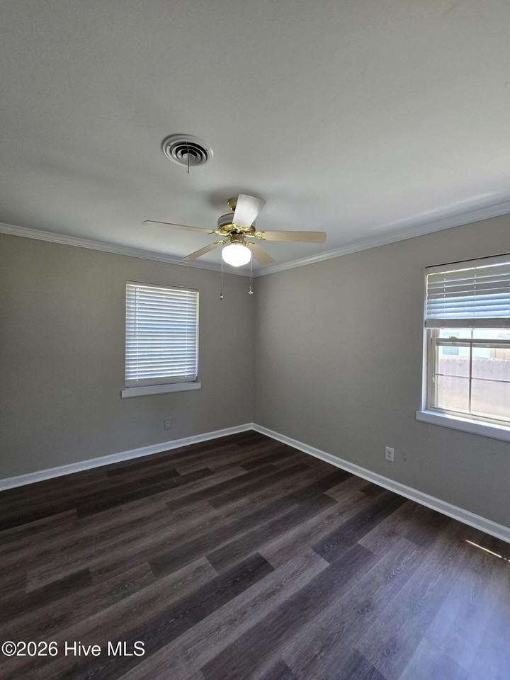 1805 Castleton Ct - Photo 3 of 19