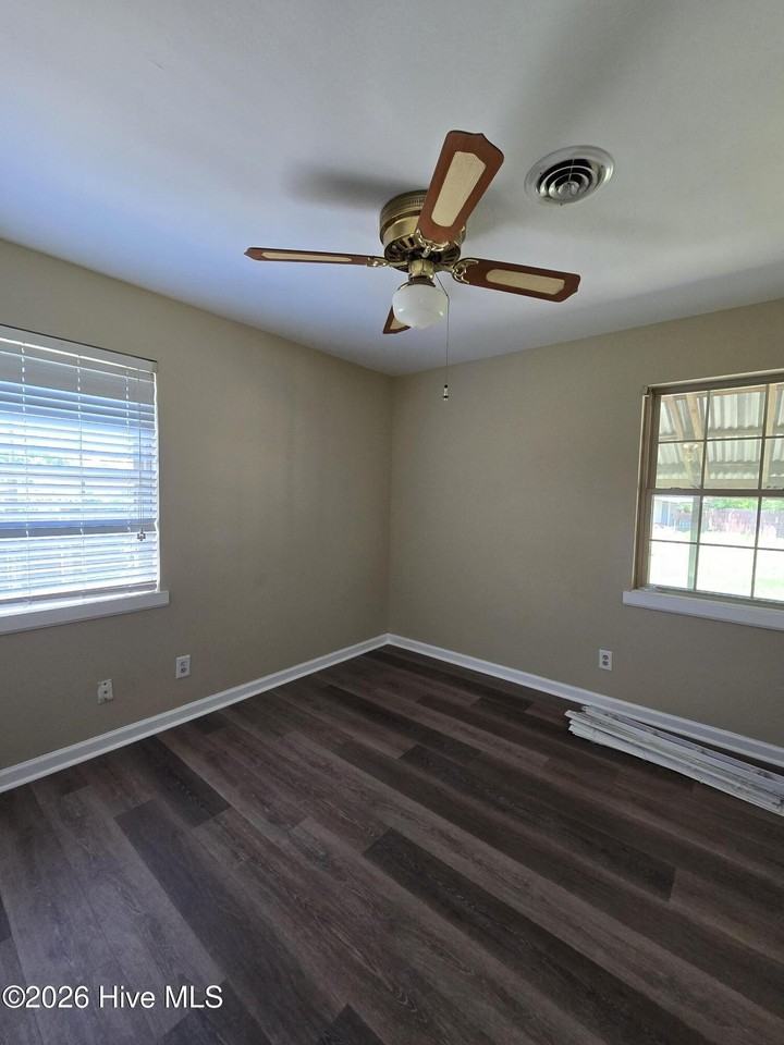 1805 Castleton Ct - Photo 4 of 19