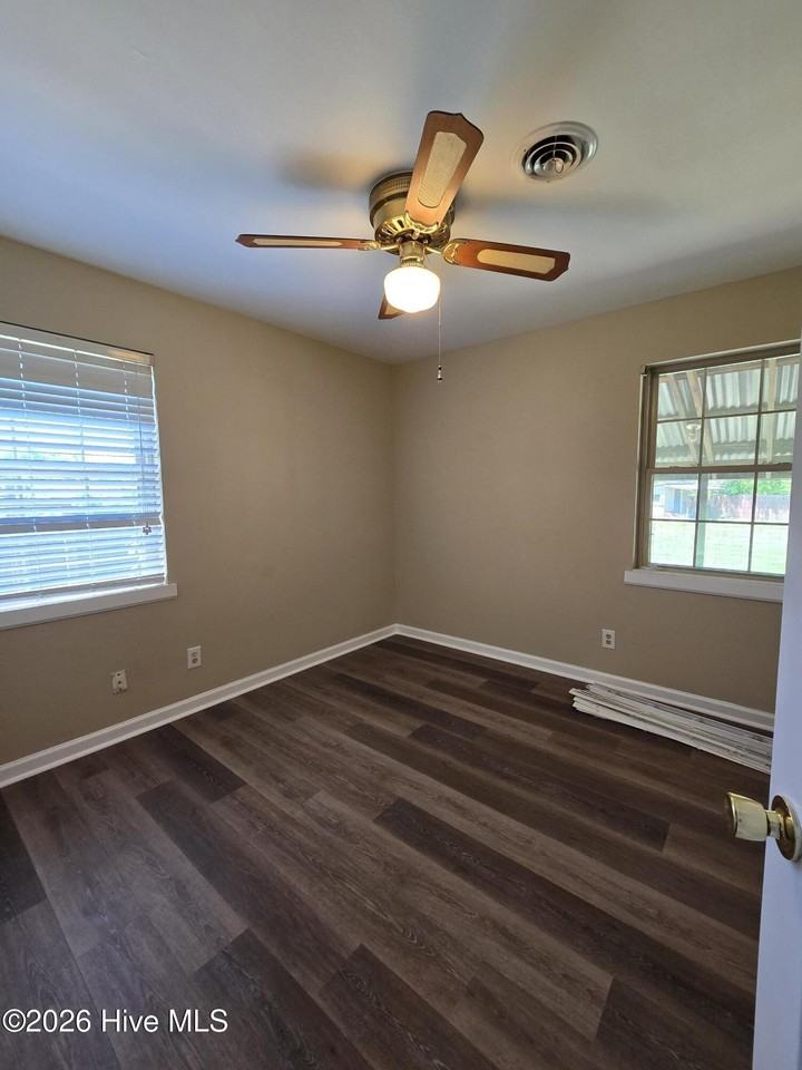 1805 Castleton Ct - Photo 5 of 19