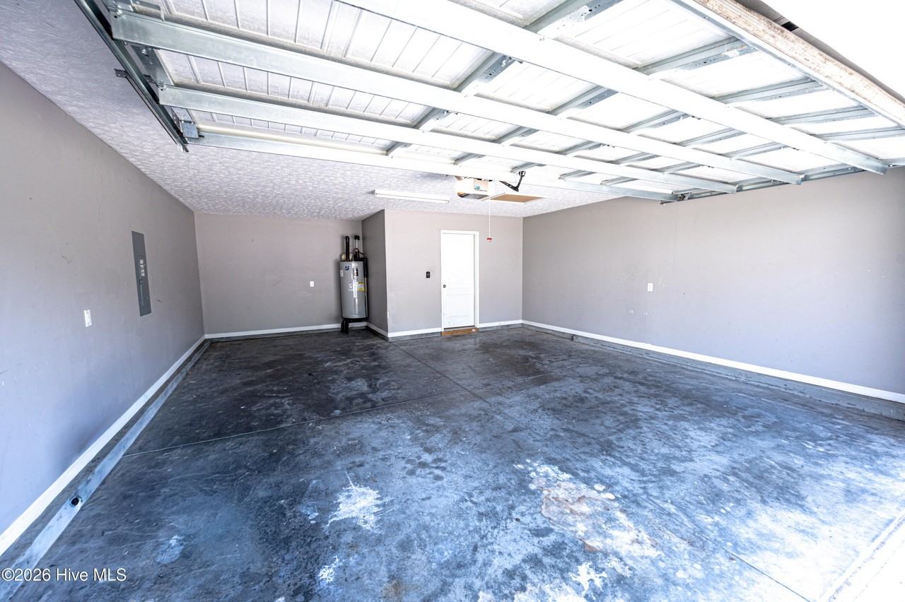 112 Patriot Ct - Photo 4 of 20