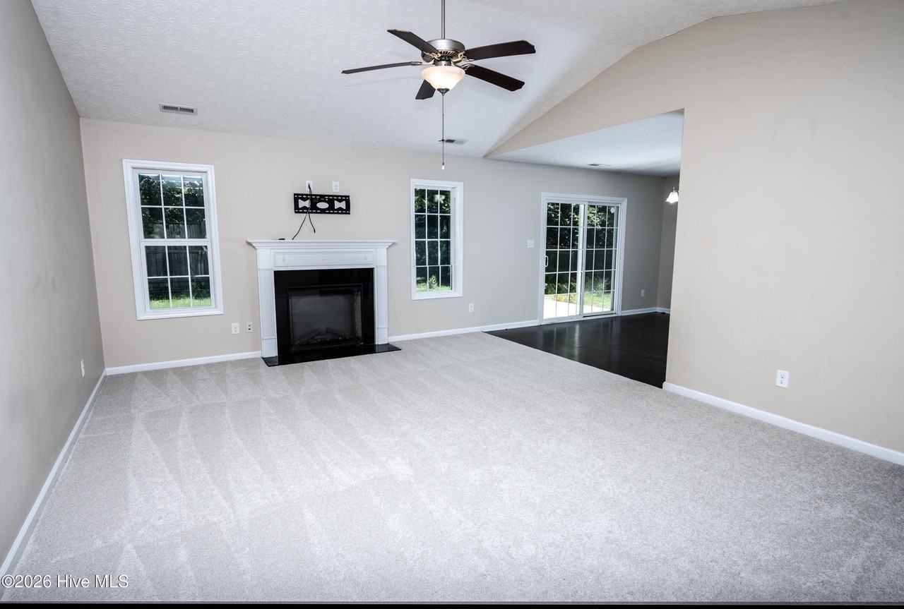 112 Patriot Ct - Photo 5 of 20