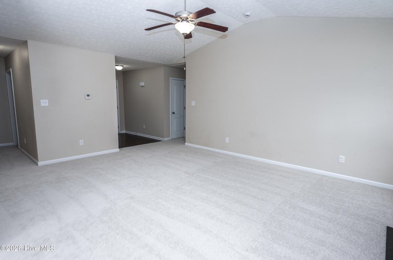 112 Patriot Ct - Photo 6 of 20