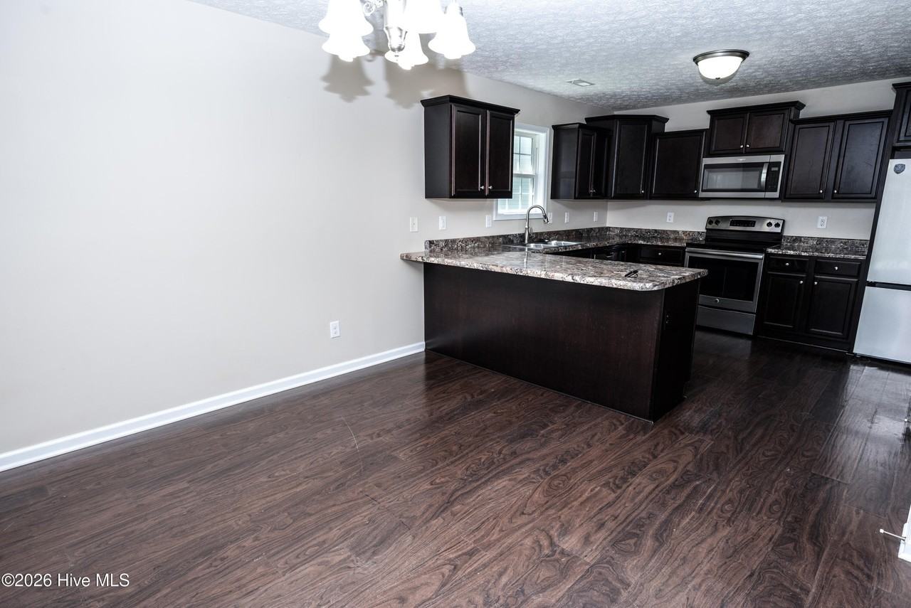 112 Patriot Ct - Photo 7 of 20