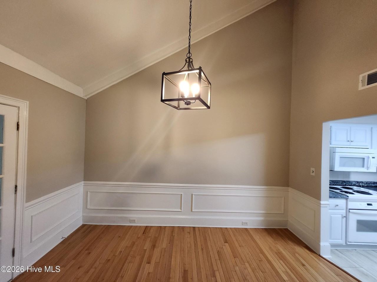624 Crown Point Dr - Photo 3 of 22