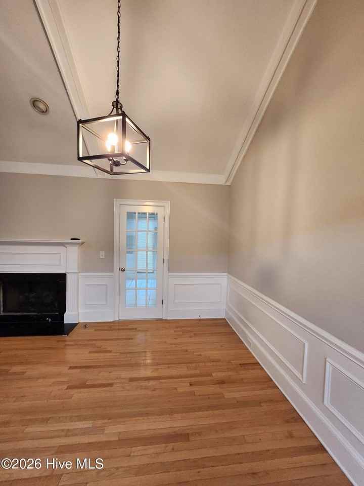 624 Crown Point Dr - Photo 4 of 22