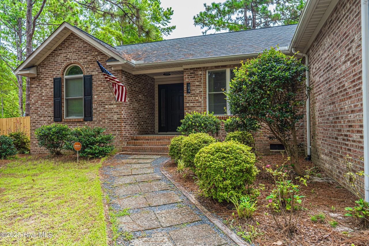 104 Juniper Creek Blvd - Photo 2 of 48