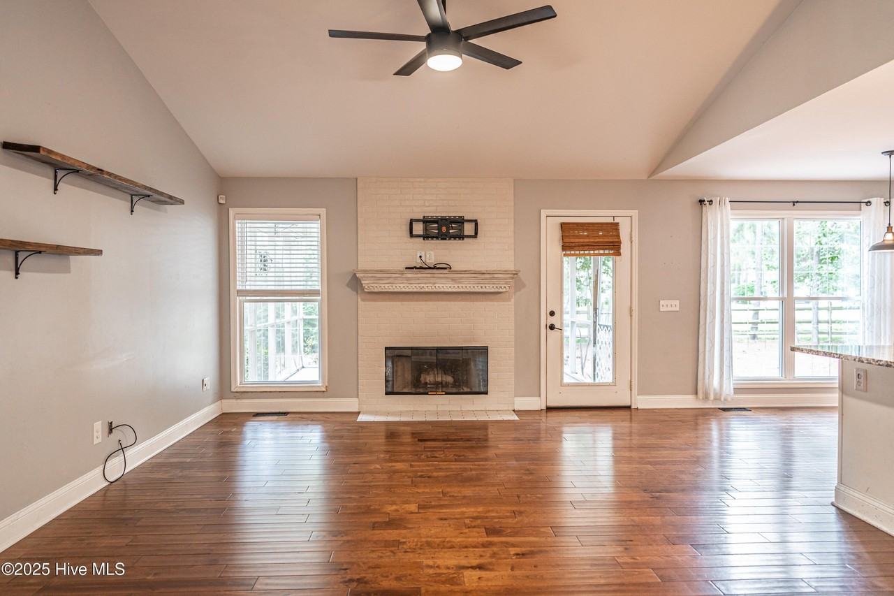 104 Juniper Creek Blvd - Photo 7 of 48