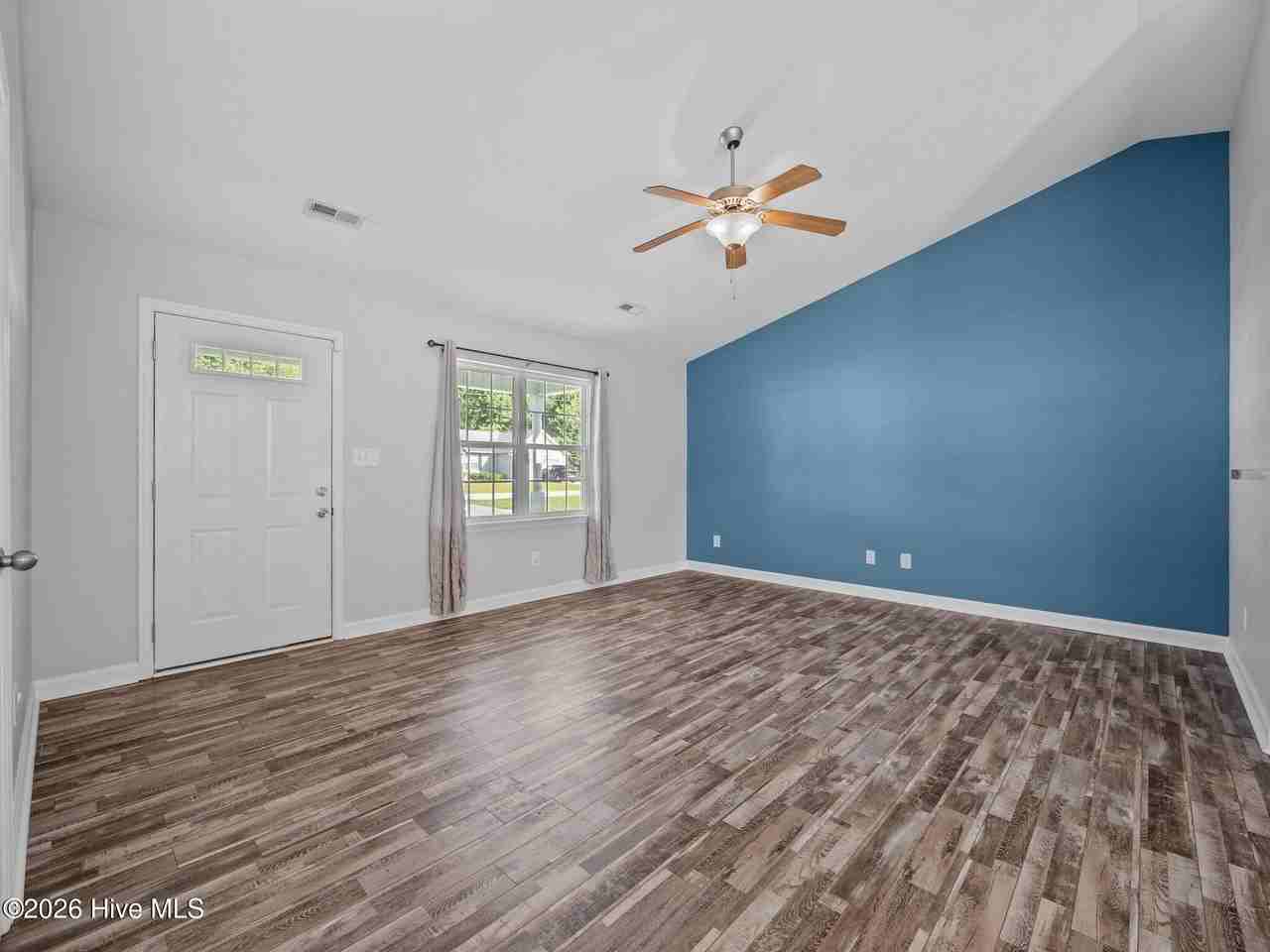 312 Reid Ct N - Photo 2 of 22