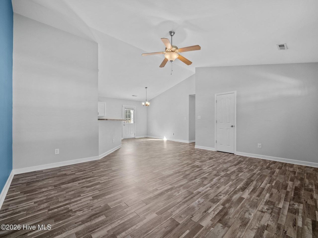 312 Reid Ct N - Photo 3 of 22