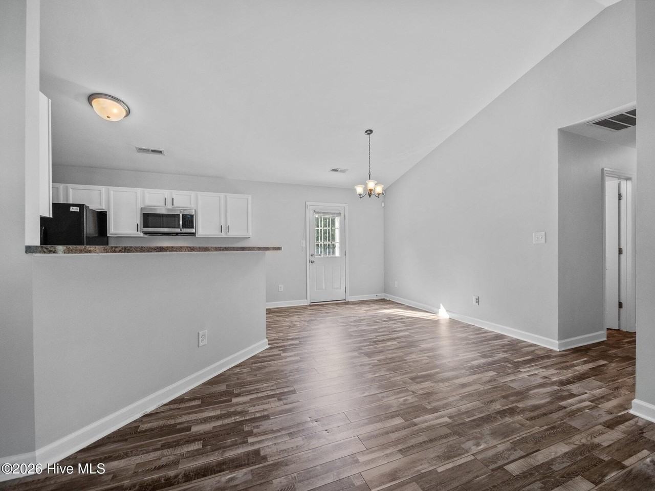 312 Reid Ct N - Photo 4 of 22